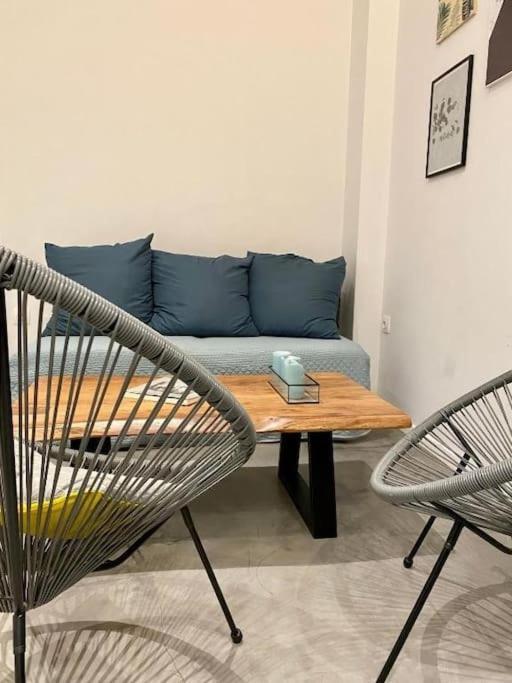A Place 4U No10 - Garden-Level Getaway 2 Bedroom 2 Bathroom Apartment With Yard Athens Ngoại thất bức ảnh